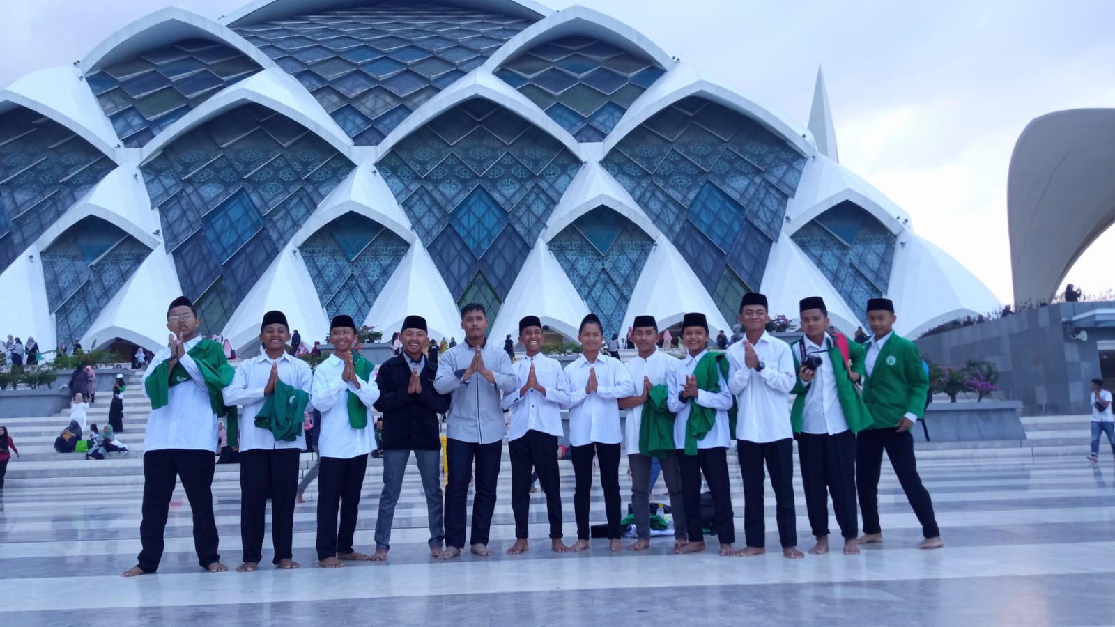 Wisata Religi Santri Ma’had Qur’an Nurul Huda ke Masjid Al Jabbar